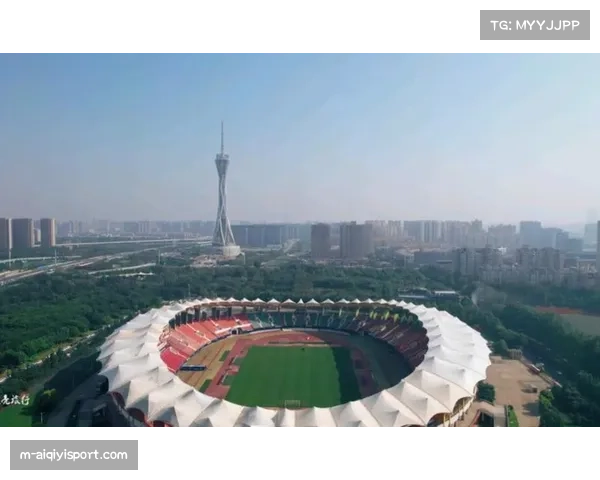 航海体育场草皮焕发生机，河南队定位球主场优势明显